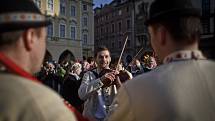 Průvod masek zahájil 7. února v Praze Pražský karneval.