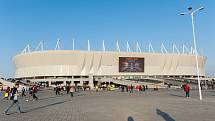 Rostov Arena (Rostov na Donu, 43 702 diváků). Na levém břehu řeky Don byl vybudován stadion, který má nenásilně zapadnout do prostředí města a připomínat meandry jednoho z velkých evropských toků. Zároveň zde vznikne nové centrum.