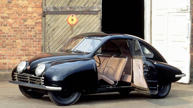 Saab 92001, neboli Ursaab z roku 1947. První auto, které společnost navrhla po úspěšné produkci letadel za druhé světové války.