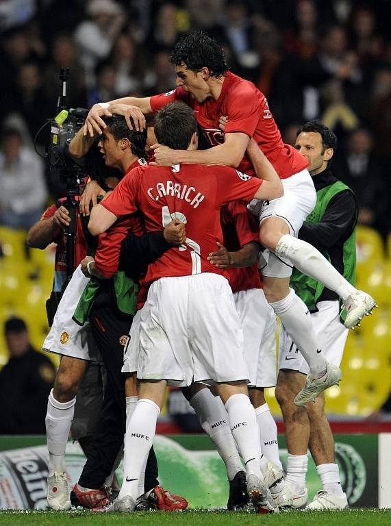 Radost hráčů Manchesteru po Ronaldově brance.