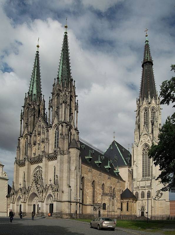 Dnešní vzhled olomoucké Katedrály sv. Václava, v jejímž sousedství byl Václav III. zavražděn