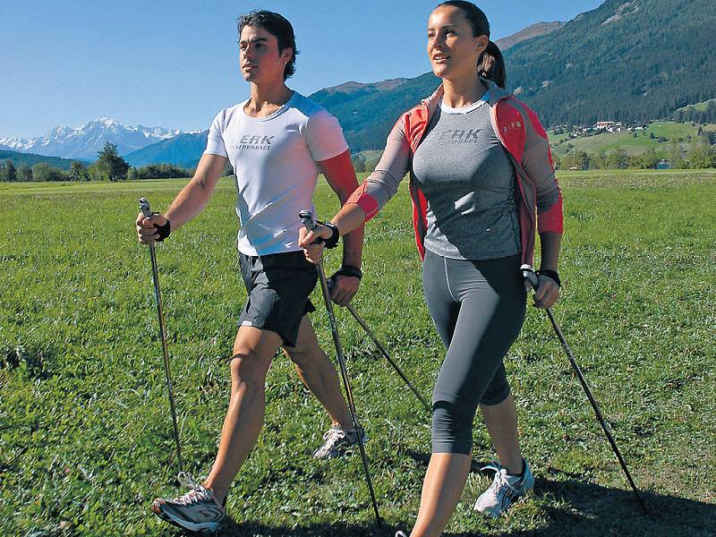 NORDIC WALKING je vhodný pro lidi s nadváhou místo běhu. 