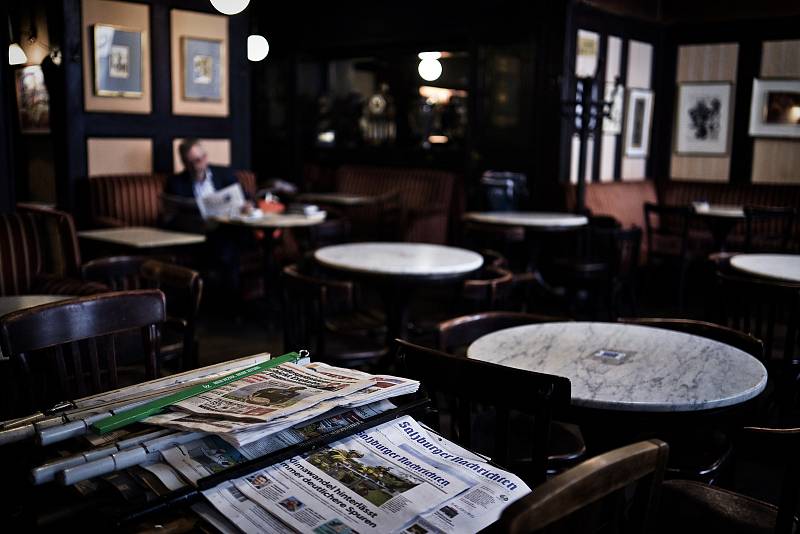 Vídeňská kavárenská kultura je už deset let na seznamu světového dědictví UNESCO. Na návštěvě v legendárním podniku Café Hawelka. Rodina majitelů má kořeny v Brně.