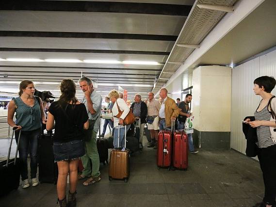 Výpadek elektrického proudu zastavil dnes ráno na bruselském letišti Zaventem odbavování cestujících.