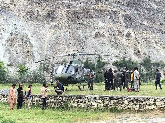 Pákistánští záchranáři čekají na možnost vyproštění dvou českých horolezců a Pákistánce.