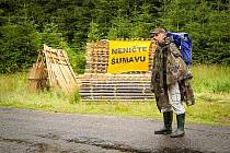 V šumavské lokalitě Na Ztraceném u Modravy začali 25. července lesní dělníci i přes blokádu ekologických aktivistů kácet stromy napadené kůrovcem. Než s těžbou začali, zasahovali na místě policisté.