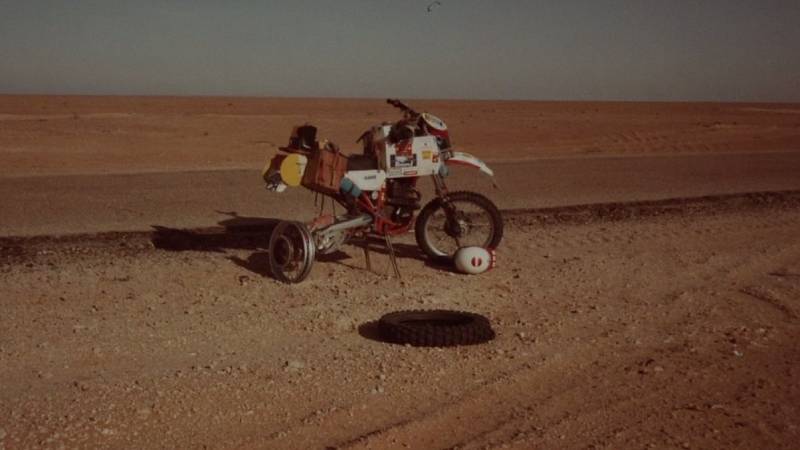 Momentka z první účasti na Dakaru v roce 1983.