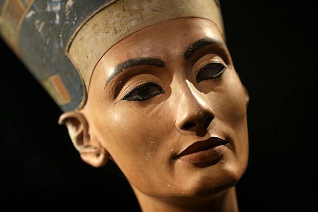 Busta královny Nefertiti