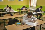 První den státních maturitních testů na Střední průmyslové škole elektrotechnické Františka Křižíka, 2. května 2022, Praha