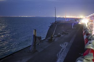 Výbuchem poškozený Kerčský most, který spojuje Rusko s Krymským poloostrovem, 8. října 2022