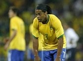 Ronaldinho během zápasu Anglie s Brazílií