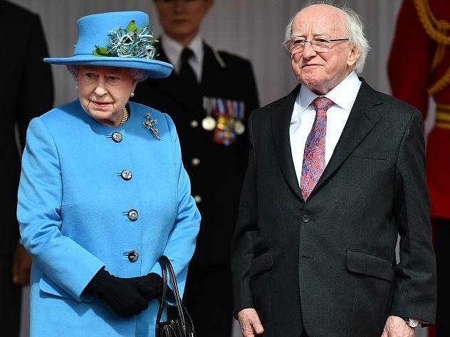 Britská královna Alžběta II. a irský prezident Michael Higgins. 