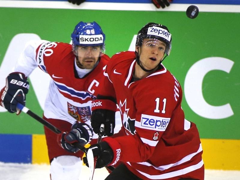 Tomáš Rolinek (vlevo) a Jonathan Huberdeau z Kanady.