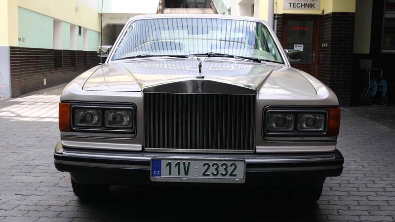 Rolls-Royce Silver Spirit.