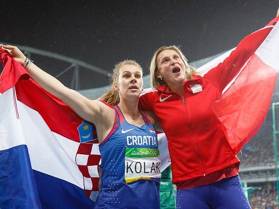 Barbora Špotáková s olympijskou vítězkou Kolakovou