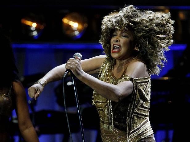 Americká zpěvačka Tina Turner v roce 2009 vystoupila v pražské O2 Areně.