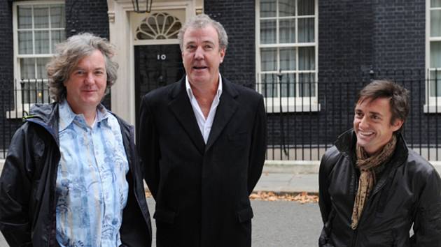 Jeremy Clarkson (uprostřed) a jeho kolegové z pořadu Top Gear.