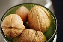  V Číně se mohou obyčejné vlašské ořechy prodávat za vyšší cenu než zlato. 