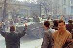 Sovětská bojová vozidla pěchoty v ulicích Baku v lednu 1990