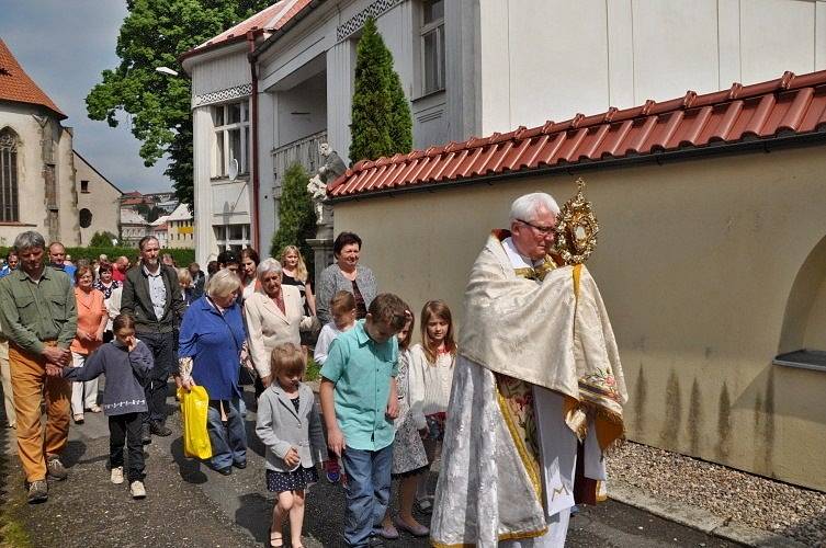 Děkan Jan Bárta vložil do opravy kostela v Ledči své celoživotní úspory.