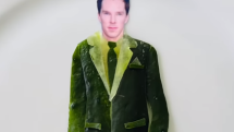 Okurkový oblek i s vtipným komentářem si vysloužil Benedict Cumberbatch