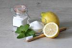 Bělicí a očistné účinky citronu se dají využít v kosmetice, v kuchyni i při úklidu.