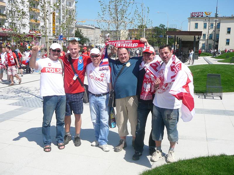 Třetí vítěz společné soutěže Oficiálního fanclubu české reprezentace a Deníku „Fandím nároďáku!“ Daniel Javorský a jeho otec Petr Javorský cestovali na Euro na rozhodující zápas českých fotbalistů s Polskem.