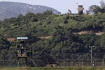 Strážní věže na hranici mezi KLDR a Jižní Koreou
