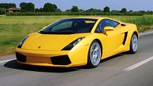 Lamborghini Gallardo. Mezi automobily pak dnes u Lamborghini vychází nejlevněji takzvané „baby Lambo“, původní verze Gallarda ze začátku produkce v roce 2003. Stále jde tedy o ideální vstupní bránu mezi supesporty této italské značky.