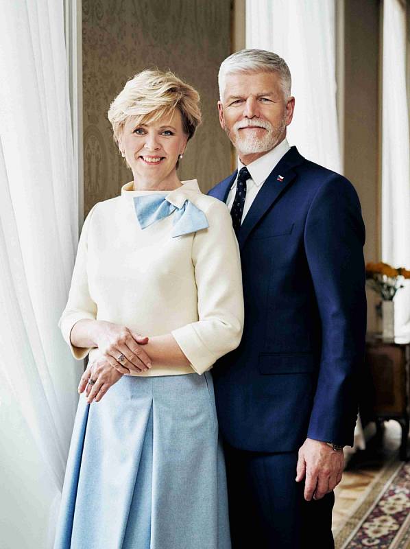 Oficiální portrét prezidentského páru: Petr Pavel a Eva Pavlová