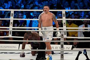 Ukrajinský boxer Oleksandr Usyk porazil britského vyzyvatele Daniela Duboise