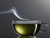     Zelený čaj obsahuje antioxidanty, které mohou pomoci zažehnat poškození buněk, jež může vést k onemocnění. 