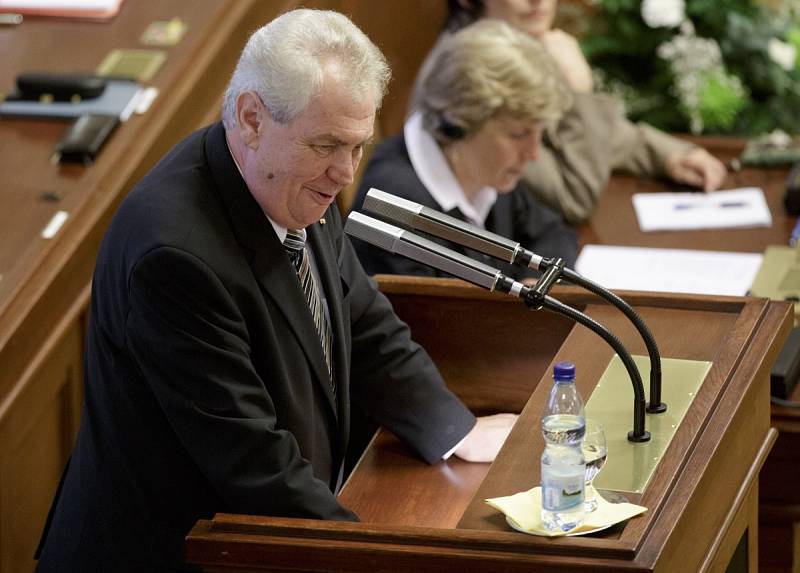 Miloš Zeman při projevu ve Sněmovně