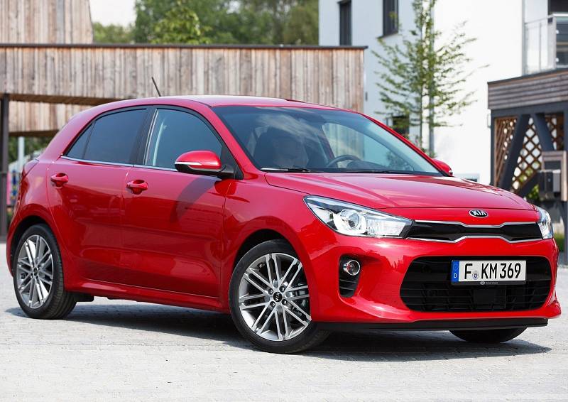 Kia Rio se zážehovým agregátem 1,4 (74 kW) vyjde na 334 980 Kč. Maximální rychlost se udává 183 km/hod