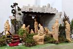 Figurální betlémy v chrámech a kostelích jsou častým cílem vánočních vycházek rodičů s dětmi