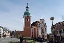 Dominantou Červeného Kostelce je kostel svatého Jakuba Většího v centru města.