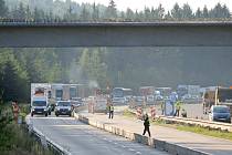 V brzkých ranních hodinách neděle 13. července 2014 byla na 107. kilometru několikrát uzavřena dálnice D1, z důvodu pokládky nových mostových nosníků na novém nadjezdu.