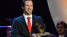 Fotbalista roku 2015: Petr Čech s trofejí