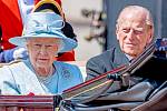 Královna Alžběta II. s chotěm, vévodou z Edinburghu, byli mezi zaměstnanci velmi oblíbení. Obzvlášť princ Philip se mezi nimi cítil jako ryba ve vodě