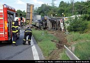 Nehoda kamionu výrazně zkomplikovala dopravu na pražské Jižní spojce u Záběhlic.