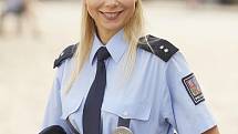 Jaroslava Stránská jako strážmistryně Lucie Krásenská v seriálu Policie Modrava.