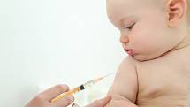 Společnosti Pfizer i Moderna již několik měsíců testují nízké dávky u kojenců a předškoláků.