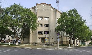 Poškozená budova úřadu v Tiraspolu, metropoli moldavského Podněstří