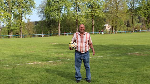 Úspěšný hráč Nové Vsi u Jablonce nad Nisou, Pavel Türk, patřil v době své fotbalové slávy k obávaným střelcům gólů v celém kraji.