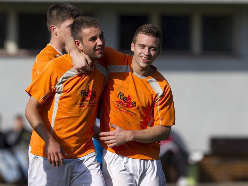 Fotbalisté Hodkovic (v modrém) doma nestačili na Kokonín, který zaslouženě vyhrál 4:1.