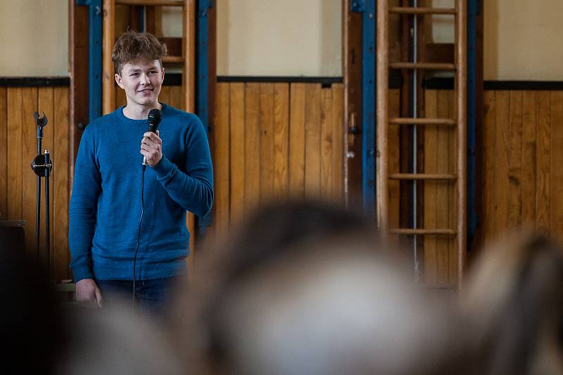 Tradiční vítání studentů prvních ročníků proběhlo 10. října v tělocvičně školy Gymnázia U Balvanu.