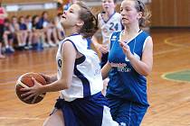 V Jablonci se uskutečnil basketbalový turnaj starších žákyň. Vítěznou trofej si odvezly hráčky Benešova. Jablonec skončil druhý.  Fotografie z utkání o 3. místo: Aritma Praha (bílé dresy) vs BSK Jičín – výsledek 60:50.