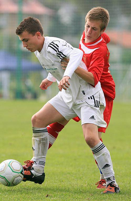 Ve finále hráčů do 17 let vyhrál německý tým SC Fortuna Köln (v červeném).