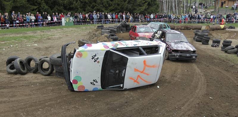 Tanvaldská kotlina hostila o víkendu čtvrté pokračování Autošťouchu. Opět jej navštívilo několik tisíc diváků.