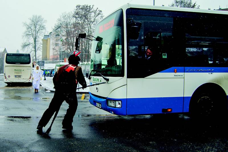 Čertovský autobus v Jablonci